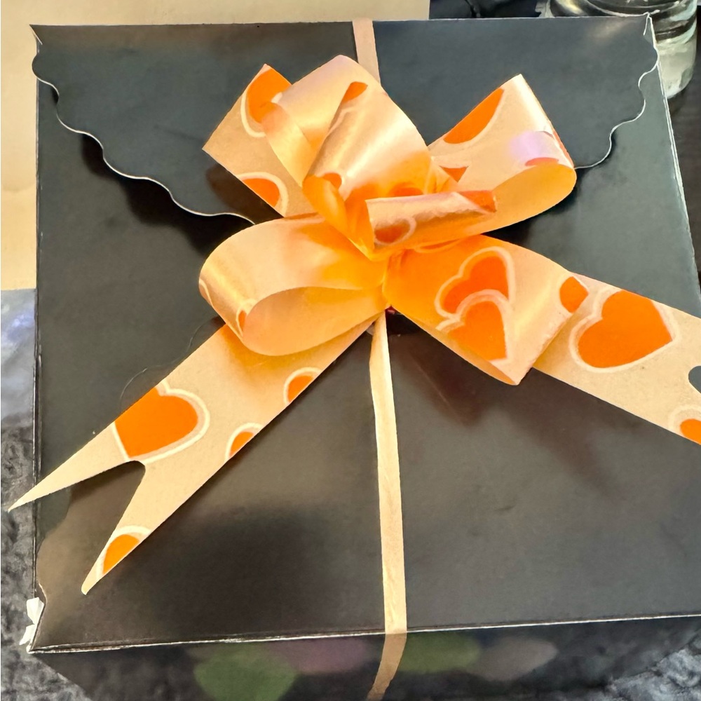 Beautifully crafted NWT aka brand new gift box including tons of stuff: